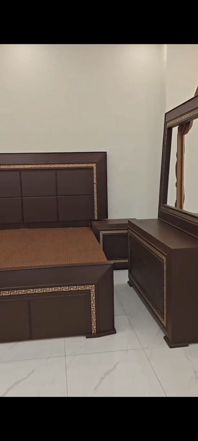 Bedroom furniture set